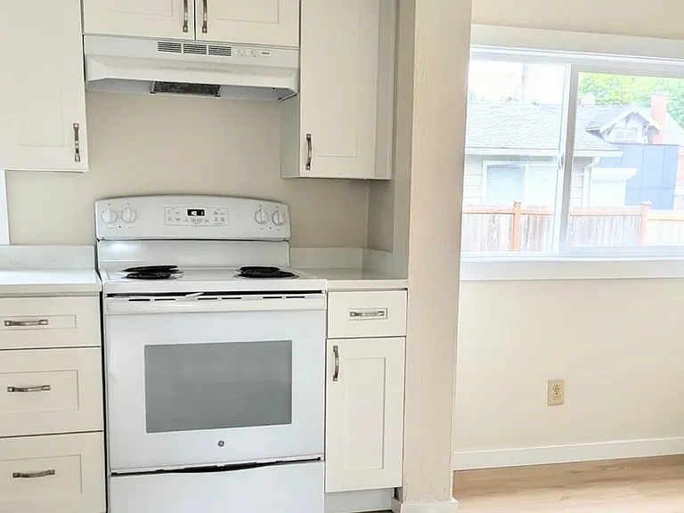 2204 B St — Photo 6