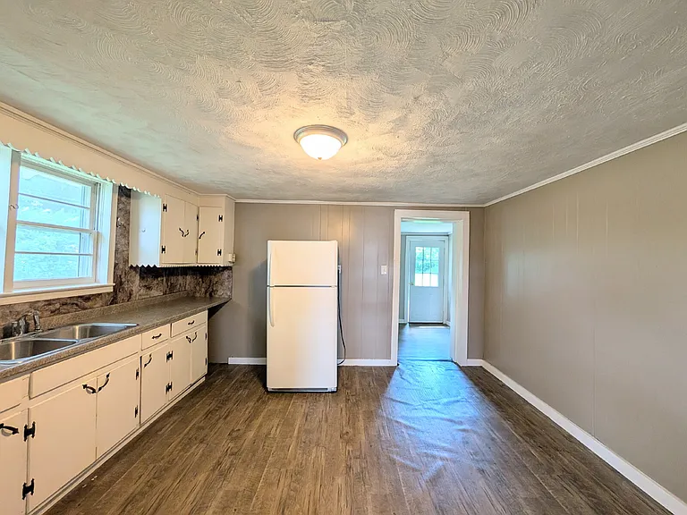 621 Main St — Photo 5