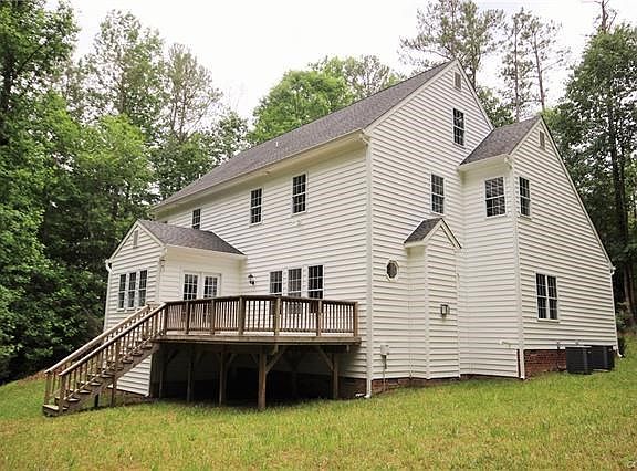 rear of home and deck