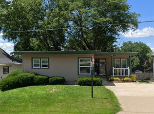 45 Meadow Ln, Dubuque, IA 52001