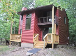 241 Saunders Dr, Bushkill, PA 18324