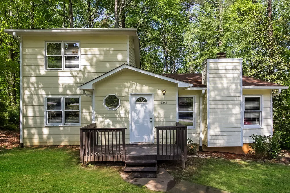 3 bed, 2.5 bath, 1576 sqft, $3,570 — Photo 1