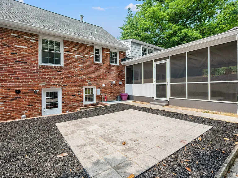 3017 S Hill St — Photo 14