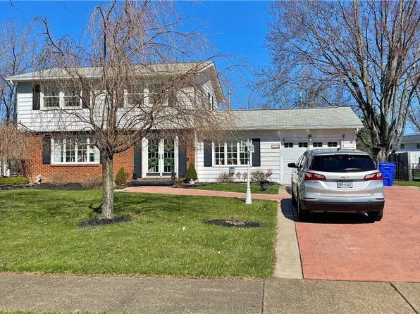 360 Brookshire Rd, Youngstown, NY 14174