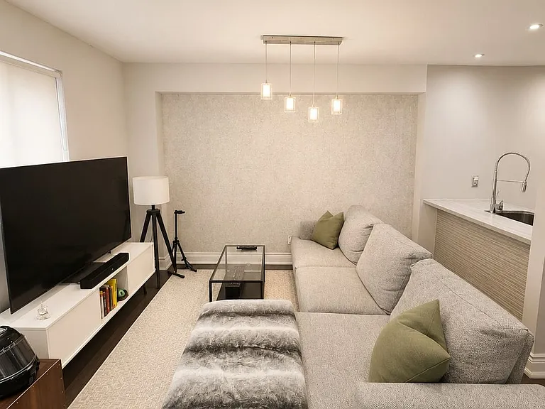 46 E Liberty St #512 — Photo 1