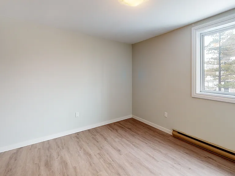 483 Christina St N — Photo 16
