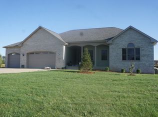 511 Rock Island Rd, Dixon, IL 61021