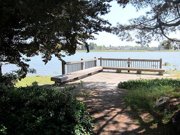 Steps Away from Beautiful Bay Views!