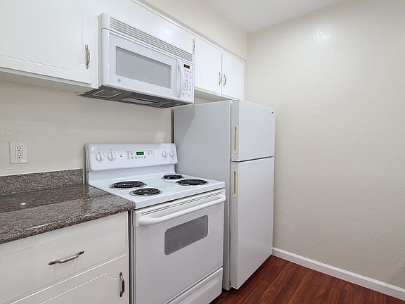 4th image of 1989 Ascot Dr #3