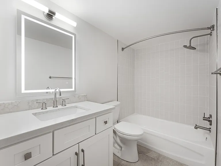 Riverside Apartments — Photo 10