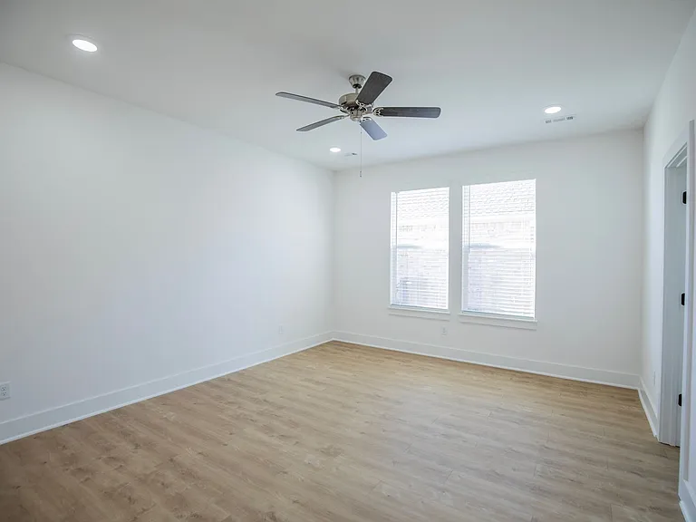 136 S Broyles Ave — Photo 14