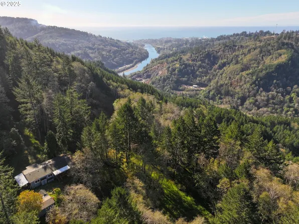 17360 Mountain Dr, Brookings, OR 97415