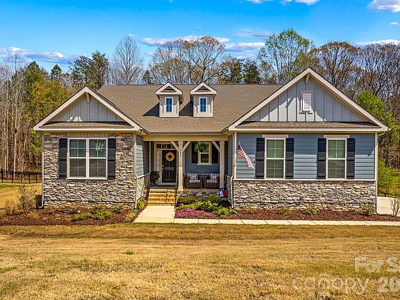 5th image of 322 Muirfield Way