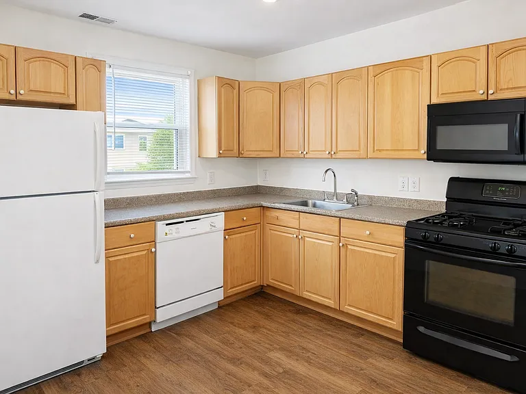 171 Windsor St #1 — Photo 3
