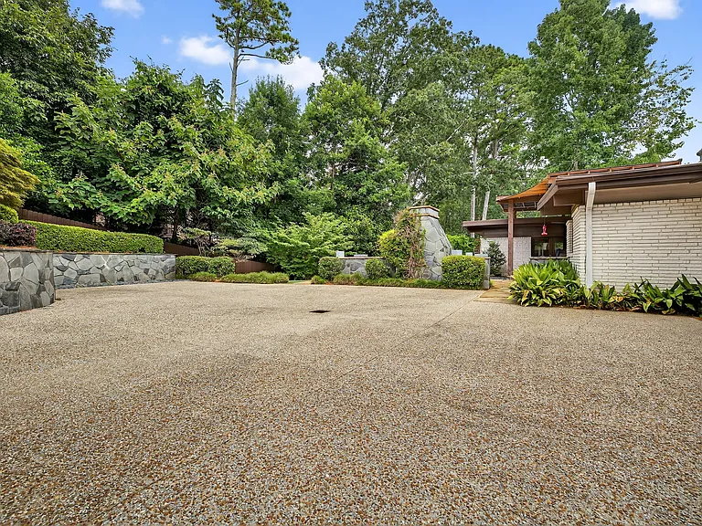 360 Elden Dr — Photo 37
