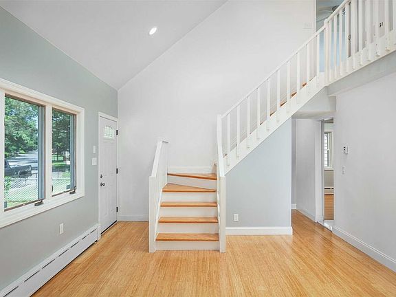 4th image of 166 Parkwood Dr