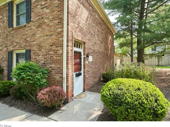 1245 Ashford Ln, Akron, OH 44313