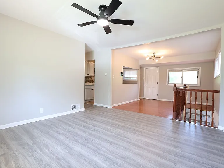 241 Grampian Rd — Photo 3