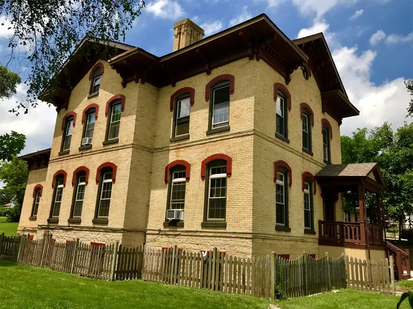 52 N Crystal St APT 7, Elgin, IL 60123