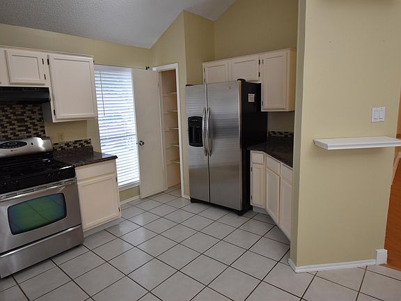 5th image of 805 Saunders Dr