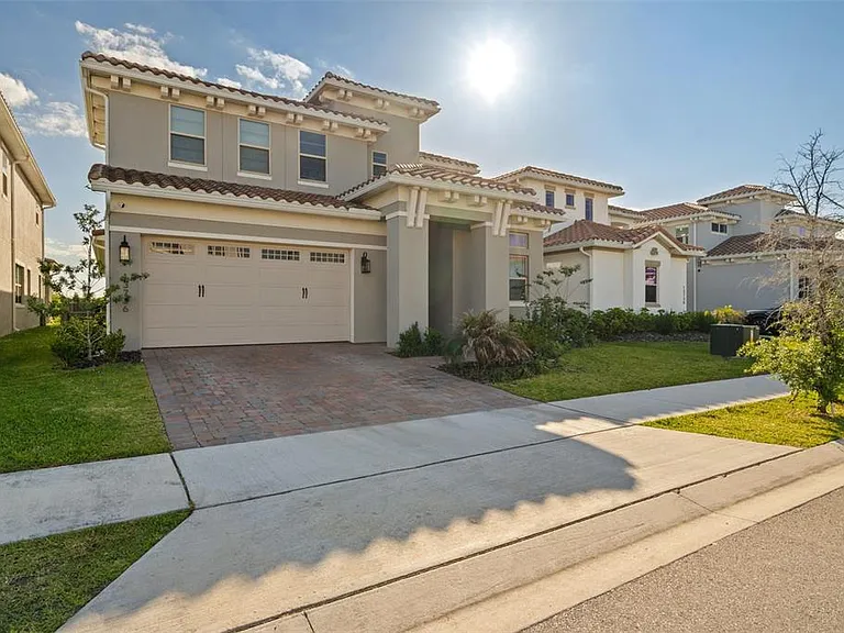 13736 Larkton Ln — Photo 2
