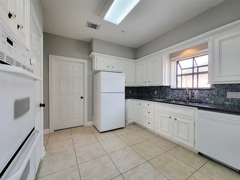 11614 Taos Ln — Photo 24