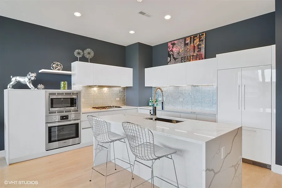 3 bed, 1999 sqft, $4,800 — Photo 1
