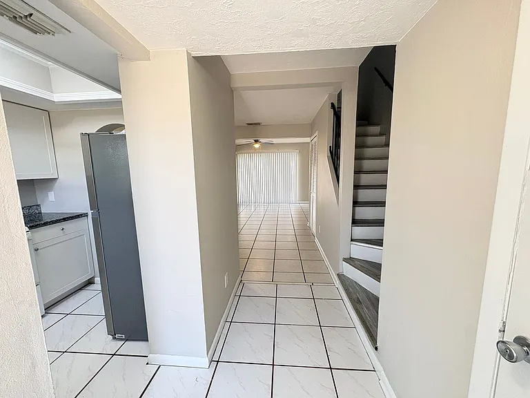 1123 SW 48th Ter #106 — Photo 2