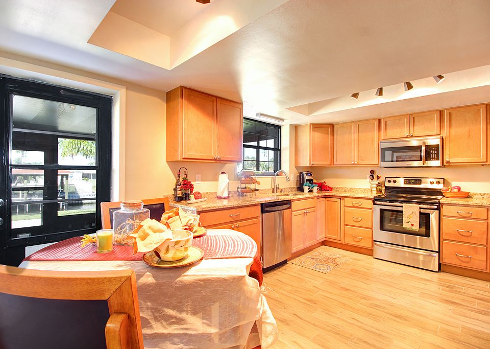 Large eat in kitchen