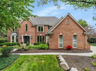 4214 Oak Tree Cir, Rochester, MI 48306