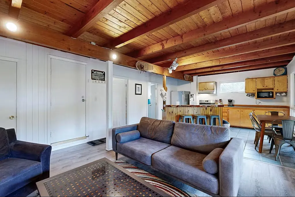 2 bed, 1200 sqft, $2,682 — Photo 4