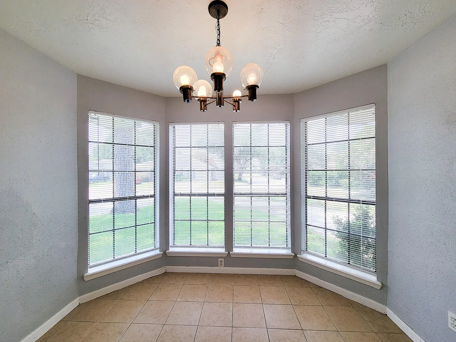 2 bed, 1.0 bath, 1038 sqft, $1,400 — Photo 4