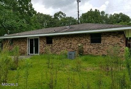 2nd image of 209 Rosa St
