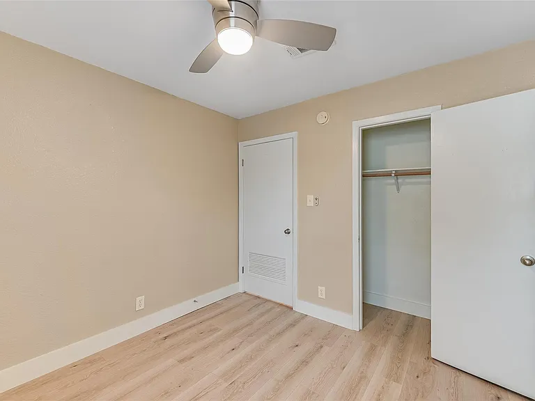 2401 Manor Rd #131 — Photo 17