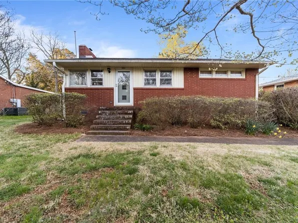 1007 E Center St, Lexington, NC 27292