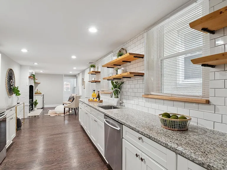 214 Warren Ave — Photo 8