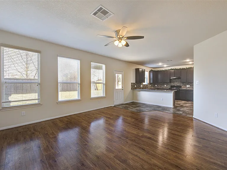 10907 Woodland Leaf Ln — Photo 10
