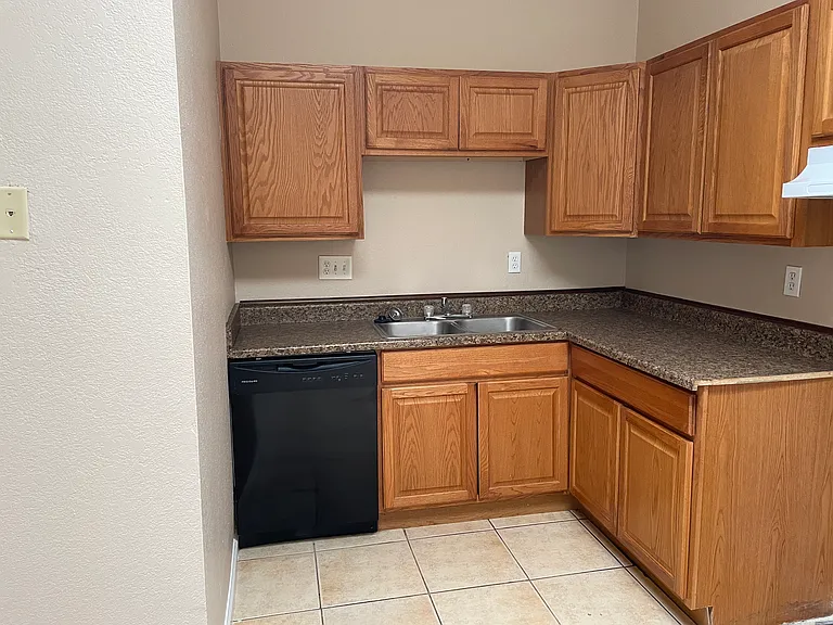 2 bedroom, 1 bath apartment in Apache Junction! — Photo 13