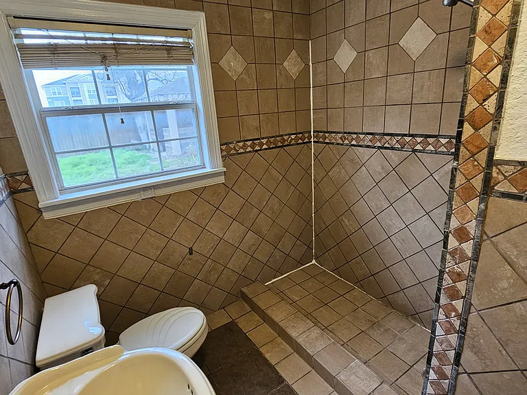 5643 Oriole St — Photo 14