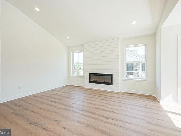 5th image of 127 Newton Ave