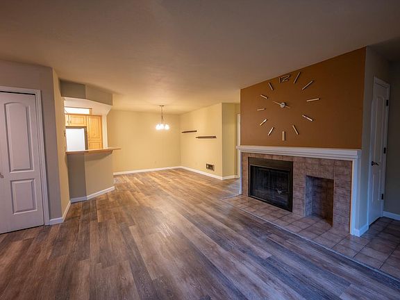 2nd image of 1250 Bellevue Way NE APT 1