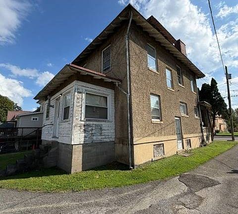 3rd image of 120 E Main St