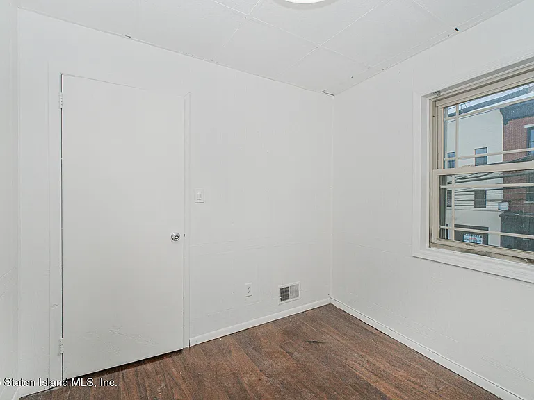 1255 Bay St #1 — Photo 36