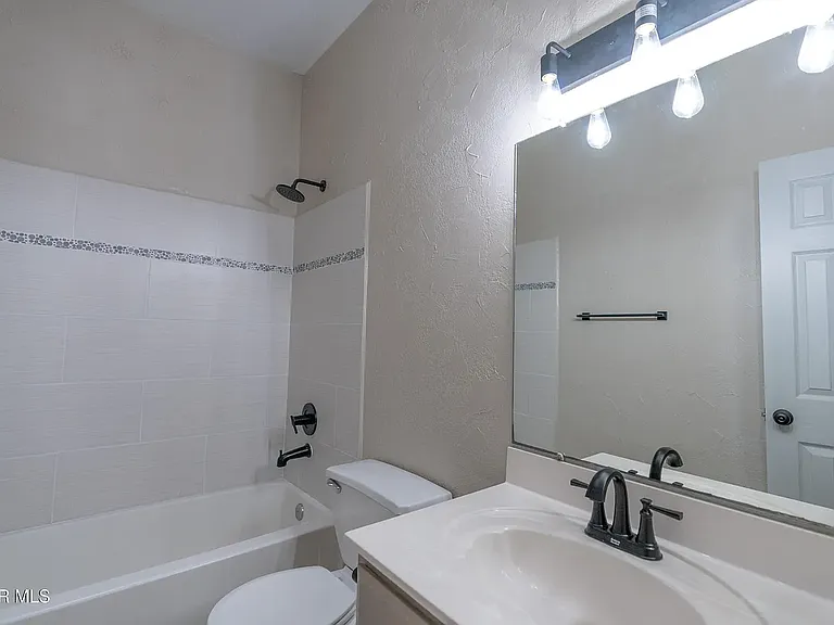 1338 John Phelan Dr — Photo 27