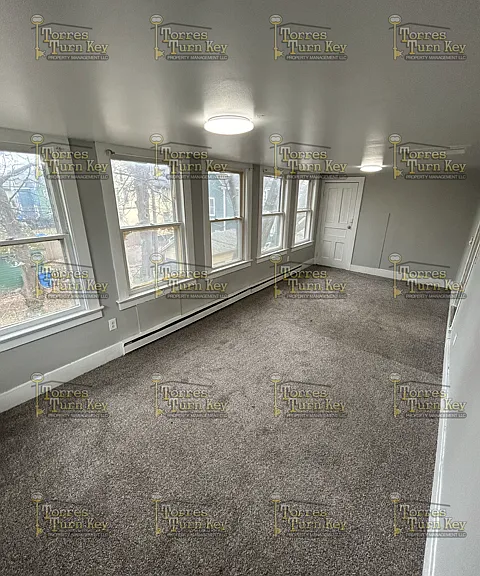 131 Baldwin St — Photo 2