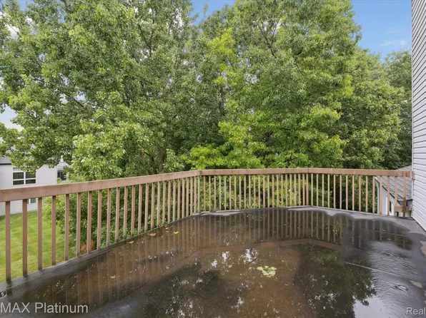 2830 Breckenridge Dr, Brighton, MI 48114