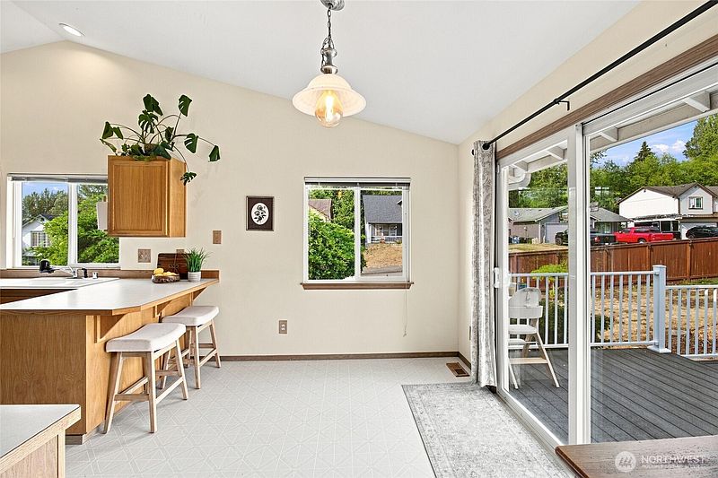 4th image of 505 Hemlock Avenue