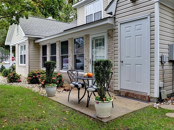 2nd image of 957 Shoreline Pt #1663
