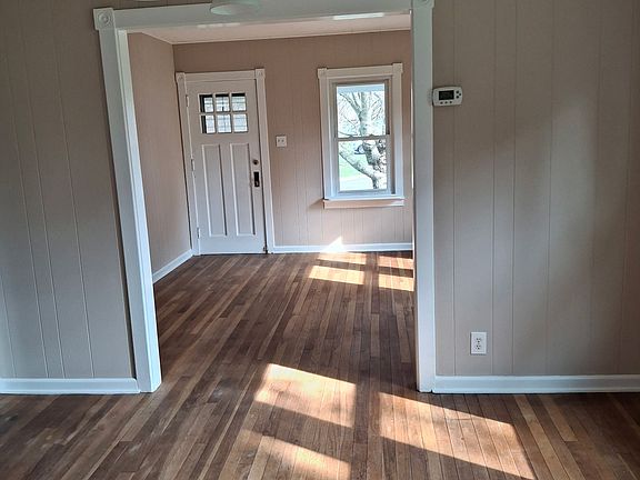 3rd image of 3633 Ferry Rd