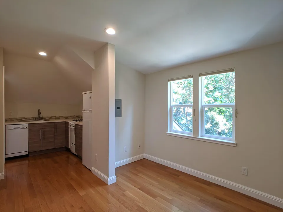 1169 Euclid Ave #8